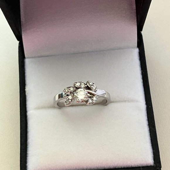 14k White gold ring, Size 6 with REAL Diamonds. Comes with appraisal - Picture 6 of 16